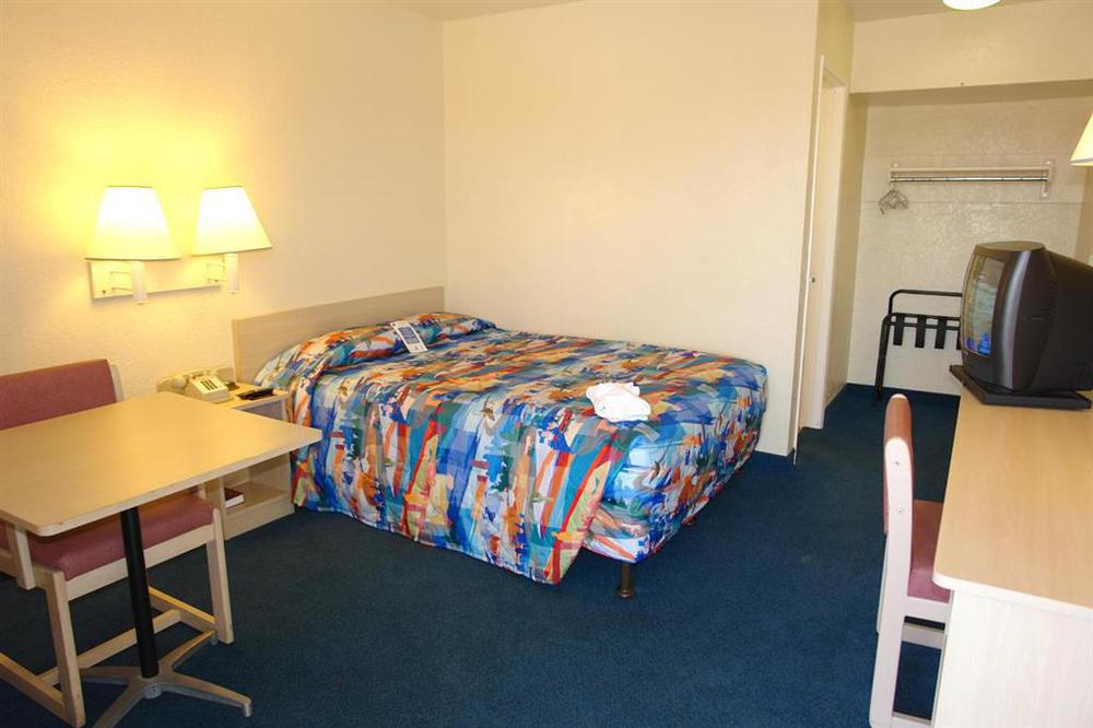 Motel 6-Youngtown, Az - Phoenix - Sun City Room photo